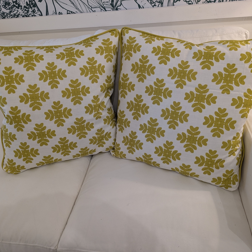 Home Accents Yellow Floral Pattern Accent Pillow Pair